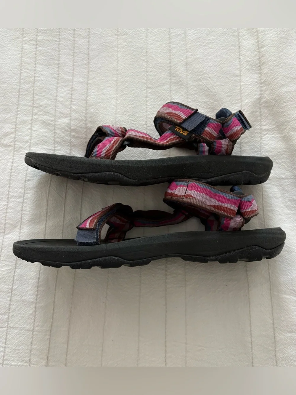 Teva Hurricane XLT 2 Sport Sandal Waves Pink Size 3 Youth Outdoor Hiking